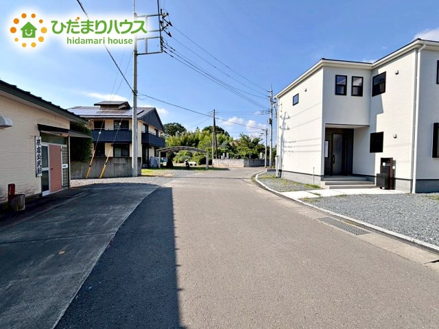 閑静な住宅地なので、幹線道路や大通りに面していないので大型車が通ることが少なく静かです。