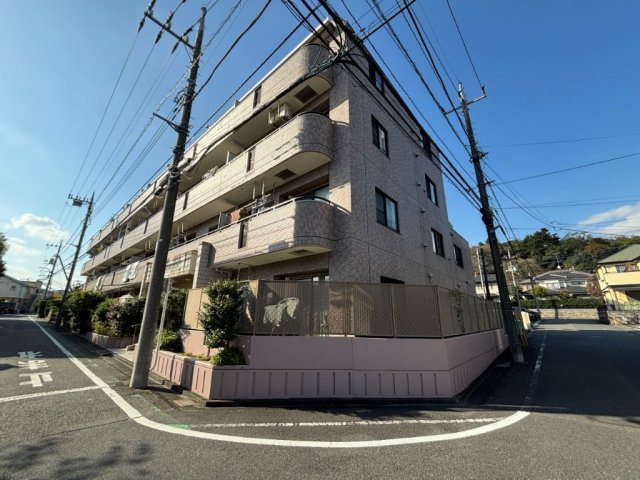 越野吹上公園目の前の静かな住環境です。