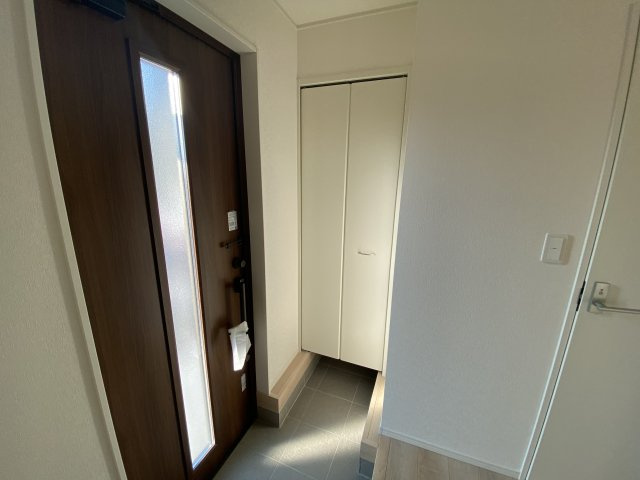 同施工　■□■玄関の写真です■□■　　シューズボックスは収納力たっぷりで、整理整頓も楽ちんですね。
