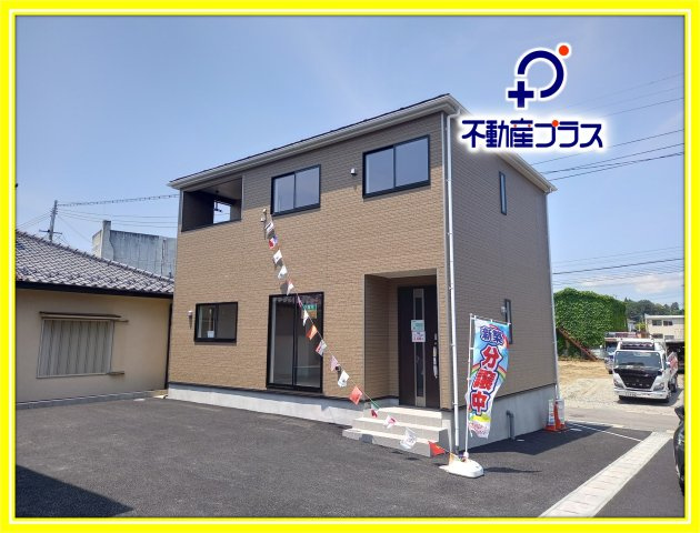外壁仕上げ材は窯業系サイディング。裏面に付着した汚れが、雨水によって流れ落ちやすい「防汚機能付きサイディング」を採用。外壁の美しさが長持ちします♪
