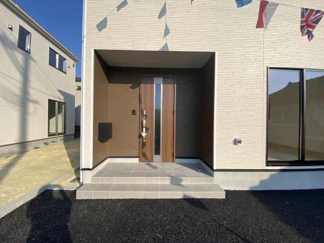 同施工　■□■玄関の写真です■□■　　お洒落な玄関はお客様からも喜んでいただけそうですね！！