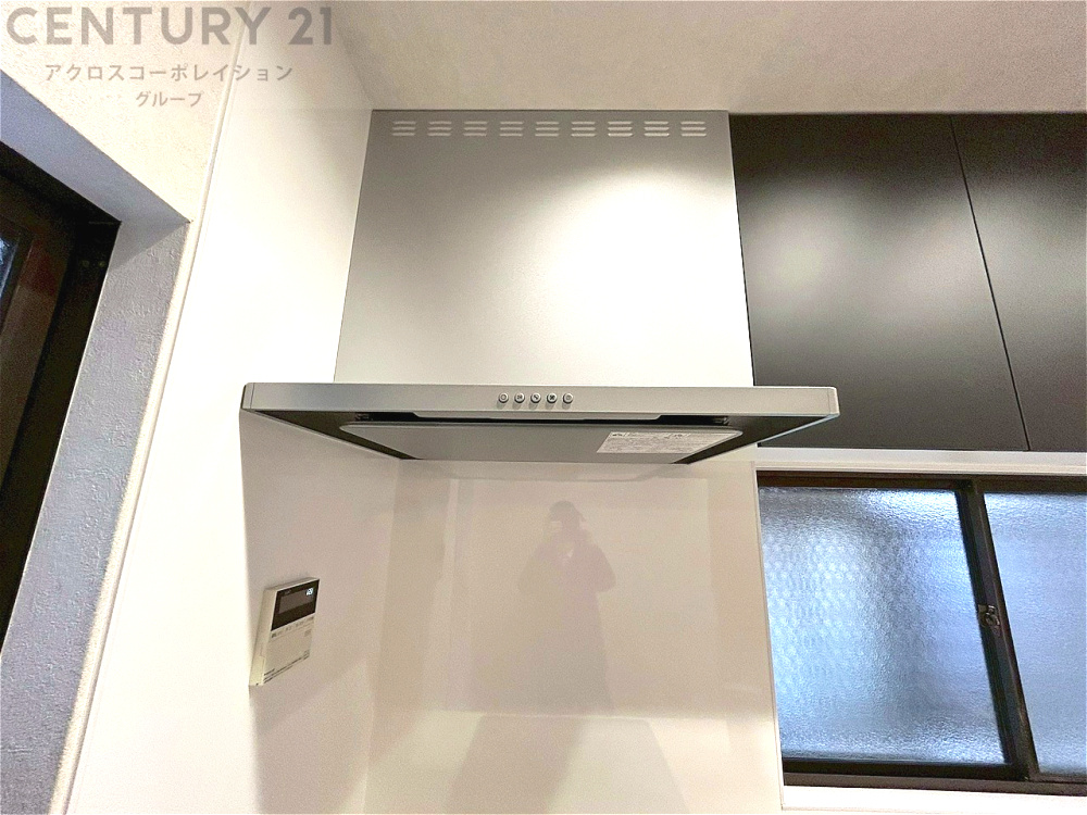 パワフルな吸引力で調理中の臭気等をしっかり処理してくれ、室内を快適に保ってくれます。　