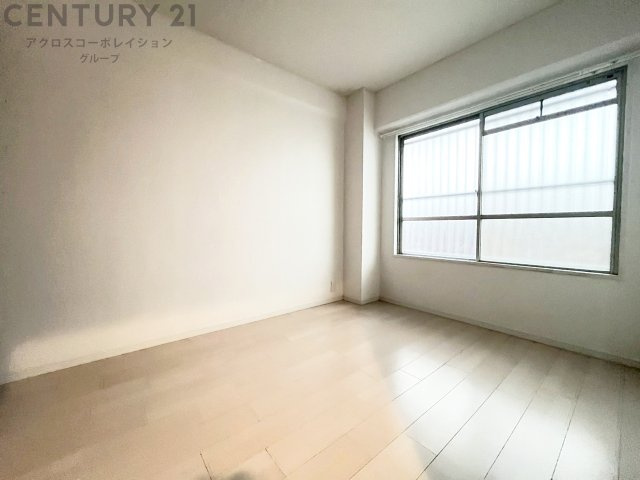 子供部屋…創造性や成長を促す遊びの空間を提供。学習や趣味に集中できる環境を整えます。個別のプライベートスペースは自己表現と自立心を育み、心地よい睡眠環境を整えリラックスできる場所を提供。