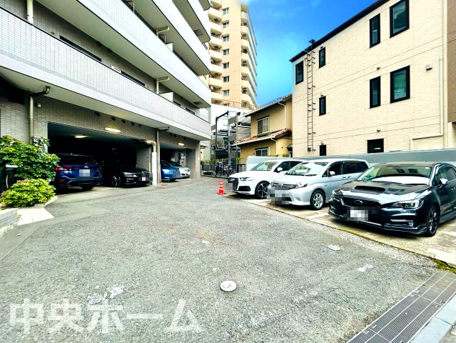 【敷地内駐車場】最新の空き状況や費用などの詳細は担当スタッフまでお問い合わせください。