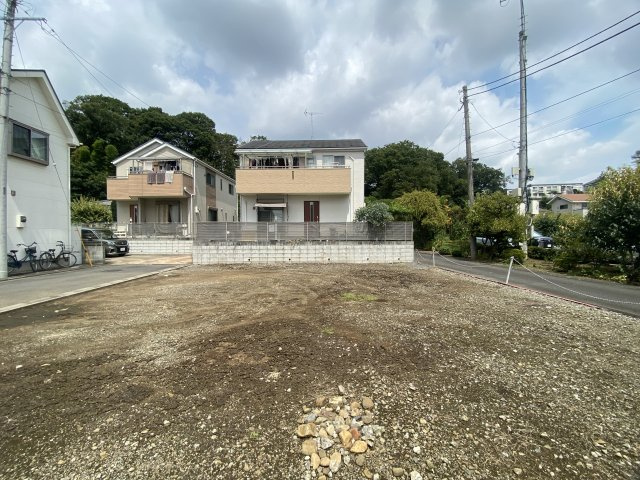 周辺には買い物施設が揃っており、急なお買物にも困らない便利なロケーション！静かで落ち着いた住環境と生活利便性を兼ね備えた魅力的な敷地で、理想のマイホームを叶えませんか？