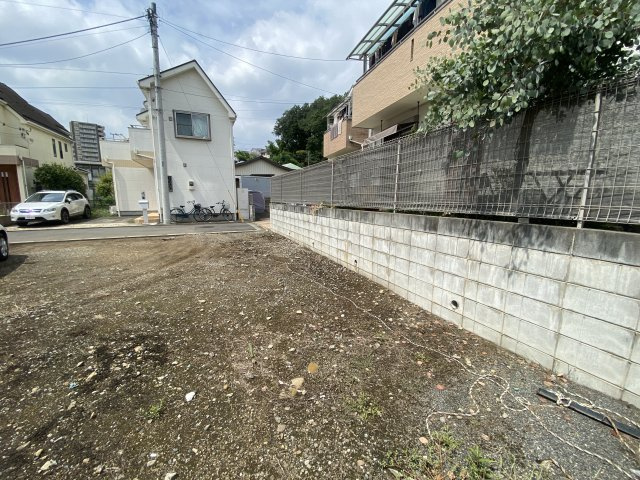 スーパーや各種商業施設が近隣に揃う便利で暮らしやすい住環境！買い物利便性の高さはもちろん、周辺の落ち着いた雰囲気や陽当りの良さをぜひ現地でお確かめください。
