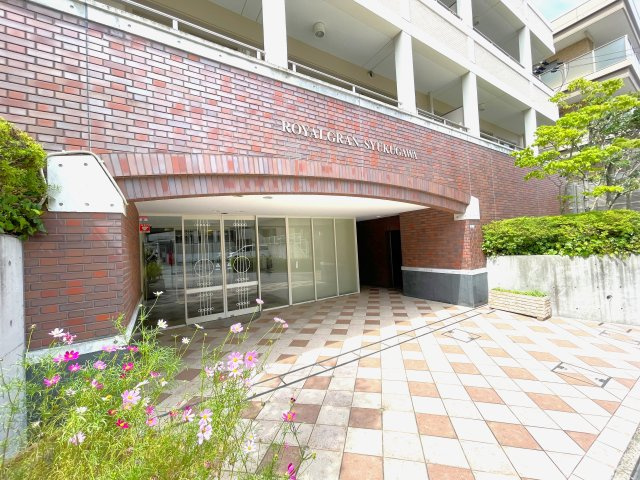 清潔感のあるキレイなエントランスです。