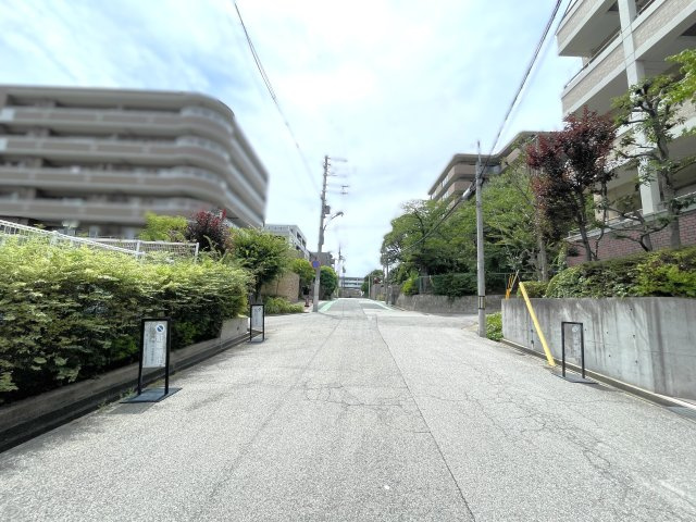 スーパーも徒歩圏内にあり便利です。