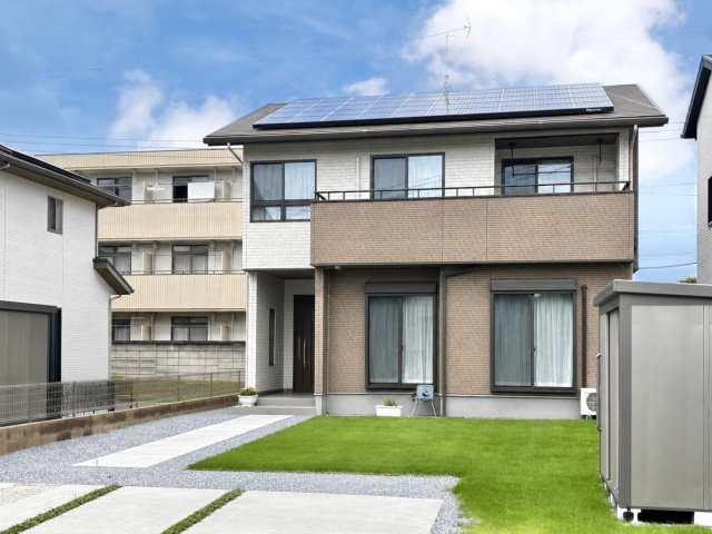 ■外観｜広々とした駐車スペースで楽々駐車可能！お買い物後もスムーズにお荷物を運べます♪