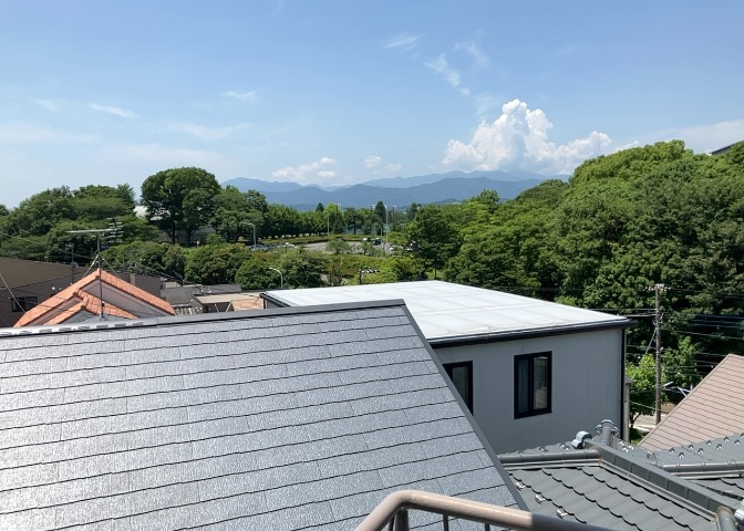 眺望の良さを楽しめるダイニングキッチンで家族団らんの時間を過ごしてはいかがでしょうか。バルコニーから見える景色を家族で眺める時間は、時間が経つのを忘れてしまいそうですね。是非、現地を見に行きましょう！