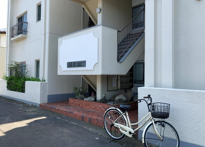 マンションのエントランスには、もともと風よけや防犯の役割がありますが、マンションによって宅配ボックスなどの設備が備わっている所もあります。日々の生活をイメージしながら生活しやすさをチェックしましょう。