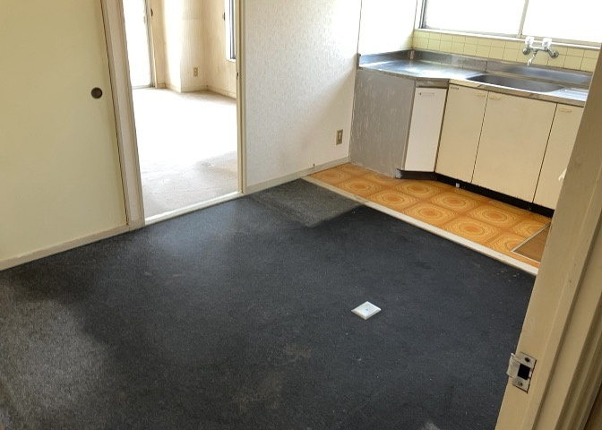 直線タイプはLとDKを一直線に並べた形で対面キッチンのタイプです。一般的なのでよく見かけるかもしれません。直線タイプに似た直接アイランドタイプは、キッチンとダイニングの間に壁がない分広く感じられます。