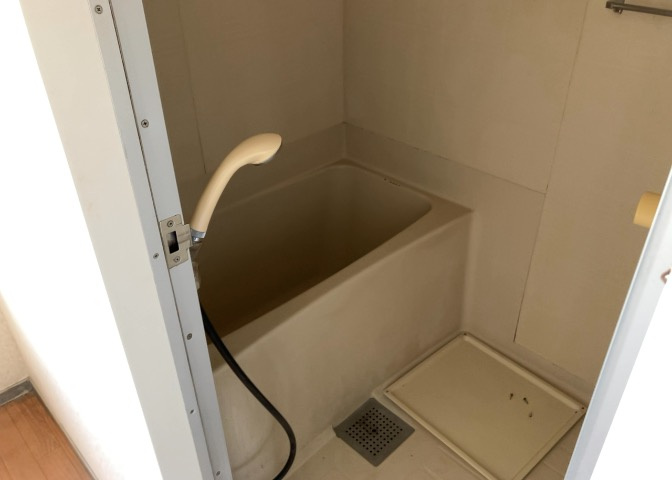 入浴時の快適さも大事なことですが、綺麗な状態を維持できなければ気持ちよく入浴できません。毎日の掃除が楽という点は大事なポイントになります！カビが生えにくく掃除がしやすい、壁や浴槽を選ぶといいでしょう。