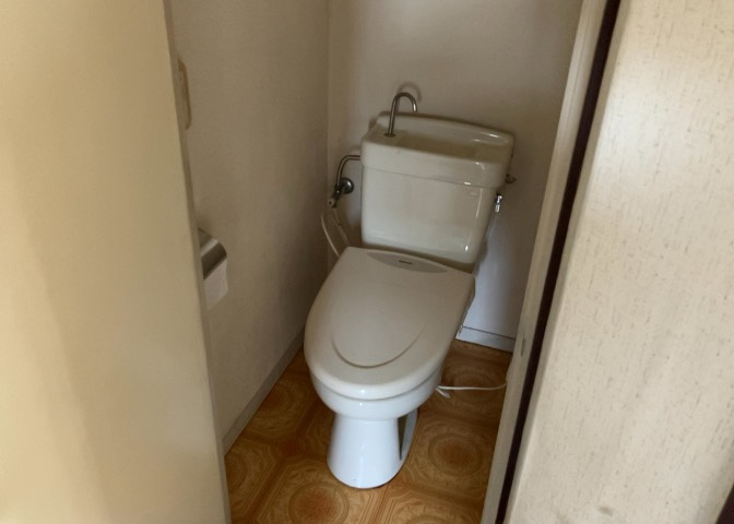 トイレは大きさや形、機能、抗菌性などが異なる多種多彩なタイプが各メーカーから出ています。それぞれに良さがあるため、事前にどういったタイプのトイレがいいのかをご家庭内で決めて、内見に行くといいでしょう。