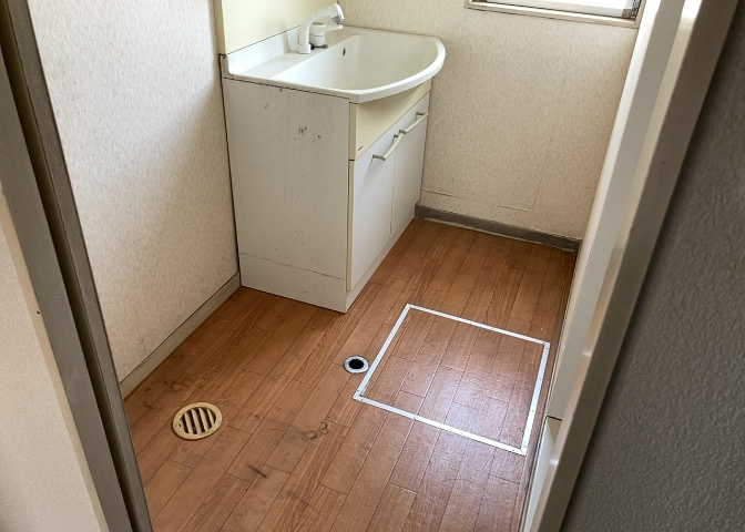 洗面脱衣所は「体を綺麗に整える場所」という目的と役割を持っています。そして便利で使い勝手のいい「体を綺麗に整える場所」にするためには、配置や動線、照明や収納計画をしっかりと検討しておく必要があります。