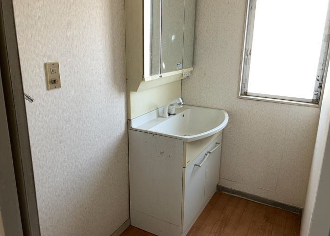 洗面化粧台では顔を洗ったり、身だしなみを整えることが本来の使い方ですが、用途によっては洗面化粧台に求められる機能が違ってくるため、ご自身や家族のライフスタイルに合ったものを選ぶことをおすすめ致します。