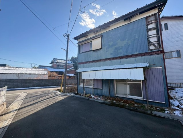 南東角地で陽当り良好！市街化調整区域ですが、どなたでも再建築可能です！当社無料の間取り作成も承ります！荻島小学校まで徒歩約4分(270ｍ)、お子様の通学に安心！お気軽にお問い合わせください！