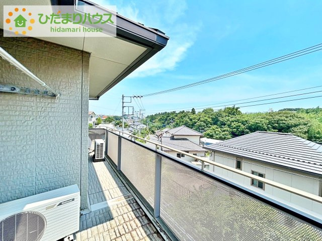 広々としたバルコニー。お洗濯物もぜーんぶ干せちゃいます！！