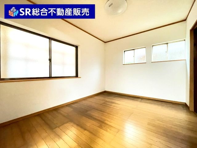 使い勝手のいい洋室です
