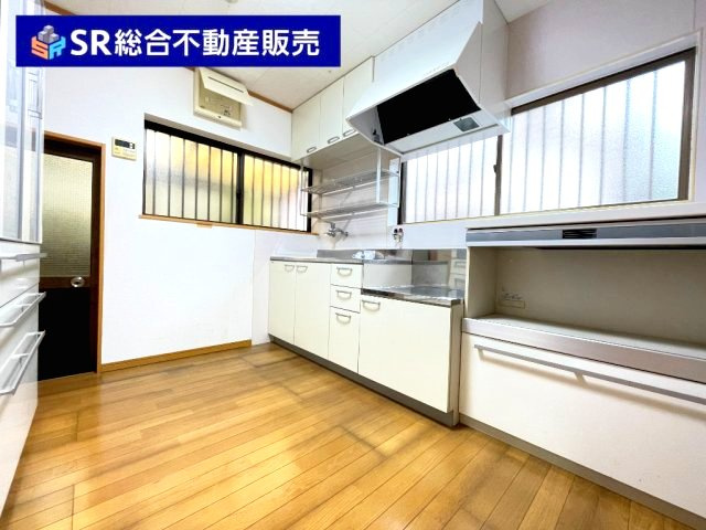 2人用のテーブルと椅子なら置いても邪魔になりません。