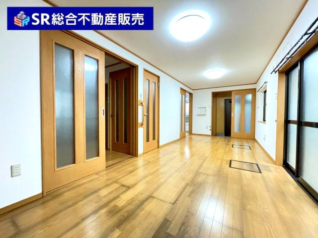 お庭と駐車場に面しており、使いやすいリビングです！