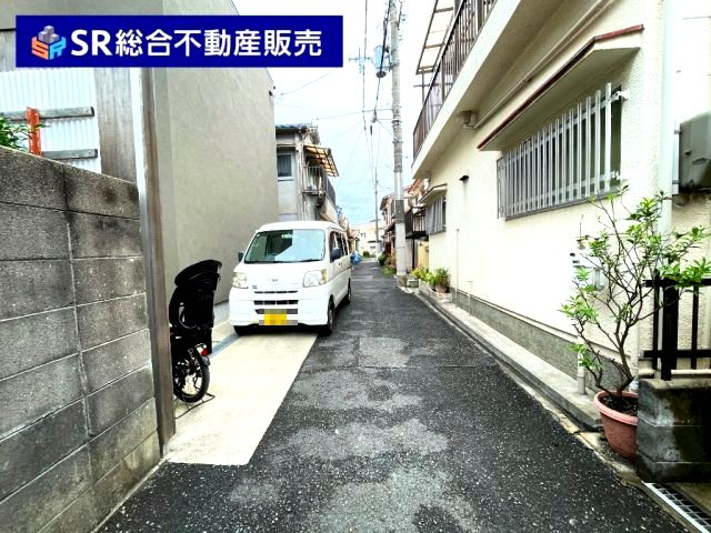 前面道路含む現地写真です