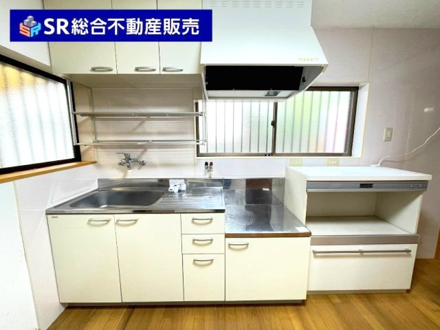 2面採光の明るいキッチンで快適にお料理できます！