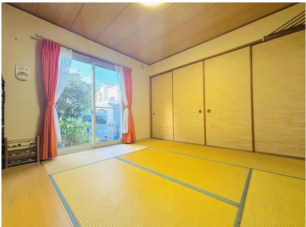 心安らぐ畳のお部屋は、気軽に寝転ぶことができて便利です☆