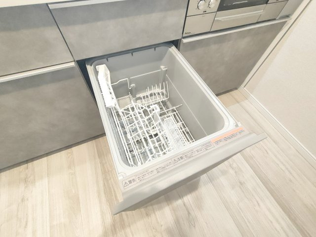 【食洗器】　手肌に優しく、家事の時短にもなる食洗機を完備。