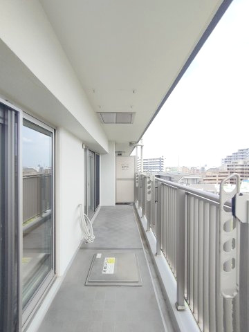 【バルコニー】　南東向きバルコニー。朝日をしっかり浴びることができます。
