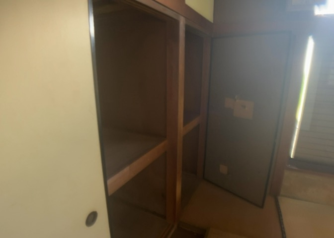 デザイン性を重視しすぎて収納が少なかった！なんてことにならないため、事前に現地で収納の数を確認しておくことをお勧めします。クローゼット以外にも床下収納や屋根裏収納、パントリーなどもチェックしましょう。