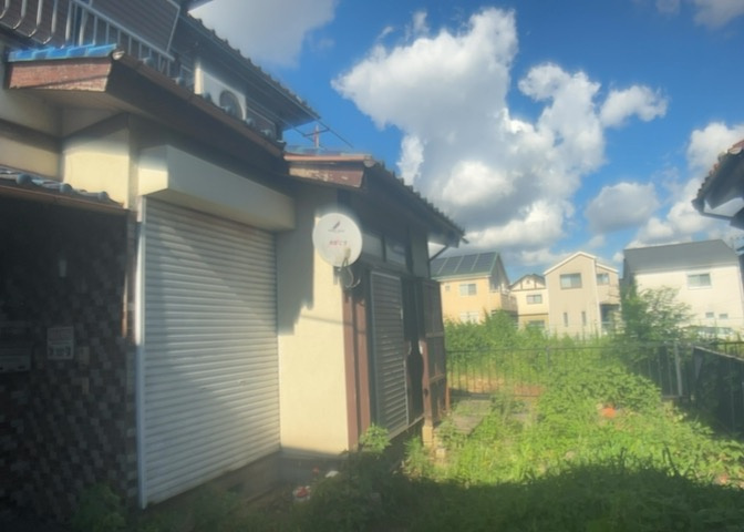 庭があることでガーデニングや家庭菜園はもちろん、こどもの遊び場やペットを放して遊ぶことができます。また、家の周囲に余裕があるということです。隣地との間があれば、十分な日当たりと、風通しが確保できます。