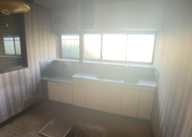 ダイニングにはダイニングテーブルセットなどを置くことが多く、間取りにおいて「D」と略記されますが、食事を作るときの作業場として使用したり、朝食を食べたりするときだけに使われるケースも少なくありません。