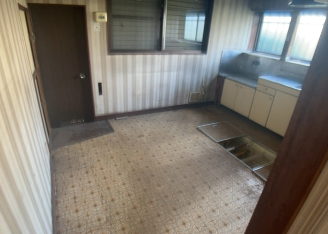直線タイプはLとDKを一直線に並べた形で対面キッチンのタイプです。一般的なのでよく見かけるかもしれません。直線タイプに似た直接アイランドタイプは、キッチンとダイニングの間に壁がない分広く感じられます。