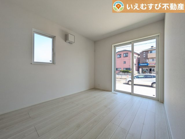 ナチュラルな色合いが落ち着くお部屋　シンプルな内装のお部屋なので自分でコーディネートしても楽しそうですね♪