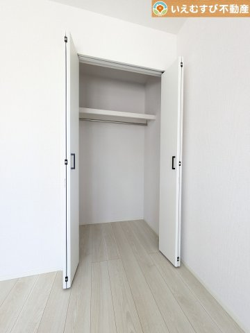 大容量の収納スペースで住空間もスッキリ広々　収納がたっぷり付いていれば、お部屋がすっきり保てて気持ちが良いですね♪