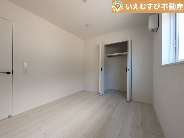 ナチュラルな色合いでシンプルな内装　シンプルな内装のお家なので飽きが来ずコーディネートも楽しそうですね♪