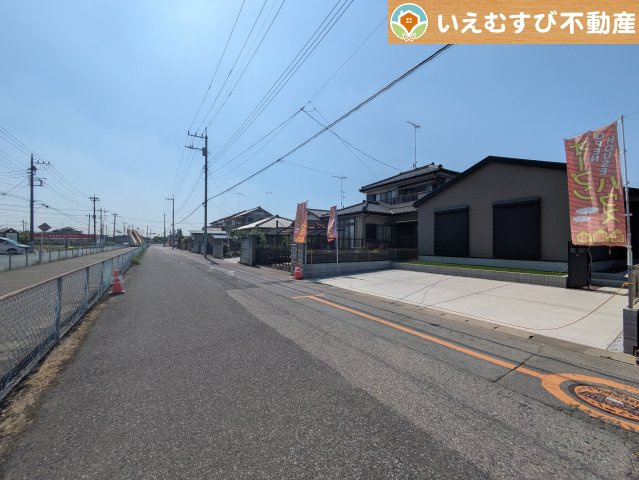 安心の広々6.3ｍ前面道路　6.3ｍの前面道路はお車の駐車が楽々！すれ違える広さが確保されています♪