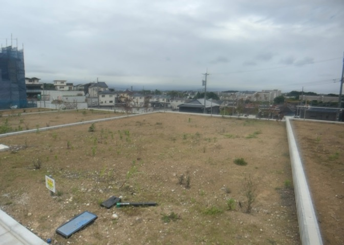 隣家の土地はどうなっているのか、生活利便施設が近くにあるのか、学校まで近いかなど、お客様のライフスタイルにあわせたイメージが重要です。また、近くにあると困る施設が近くにないかも確認するといいでしょう。