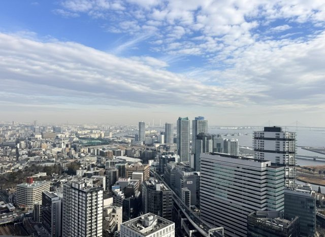 バルコニーからの眺望　ベイブリッジ、東京湾方面を望む