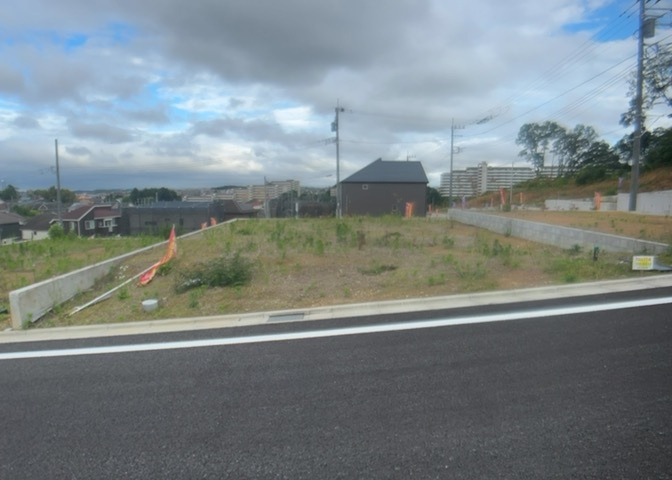 隣家の土地はどうなっているのか、生活利便施設が近くにあるのか、学校まで近いかなど、お客様のライフスタイルにあわせたイメージが重要です。また、近くにあると困る施設が近くにないかも確認するといいでしょう。