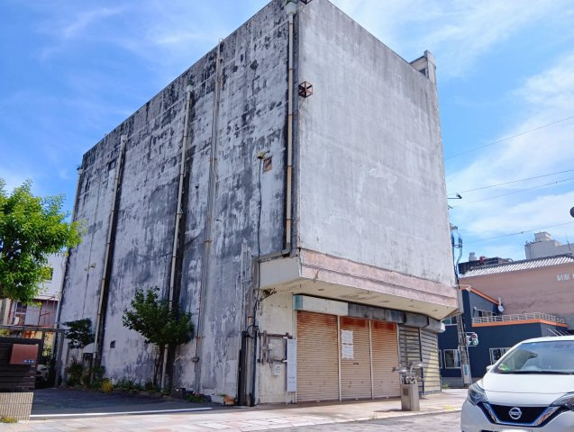 建物西側のようす。
