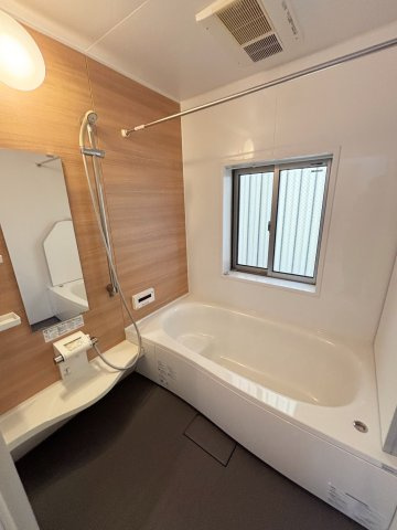 浴室乾燥・追い炊き機能付きのユニットバスです