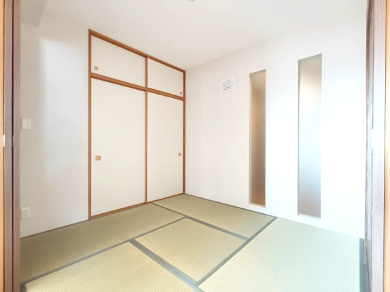 【和室約4.5帖】　裸足でくつろげる和室もございます。畳の香りでリラックス♪