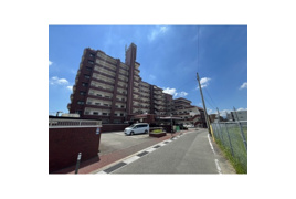 ライオンズマンション春日の外観