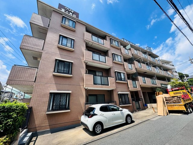 自然に囲まれた閑静な住宅街に立地