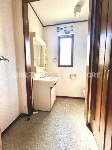 洗面スペースは、居室からも独立しており、プライベート空間を保ちます。