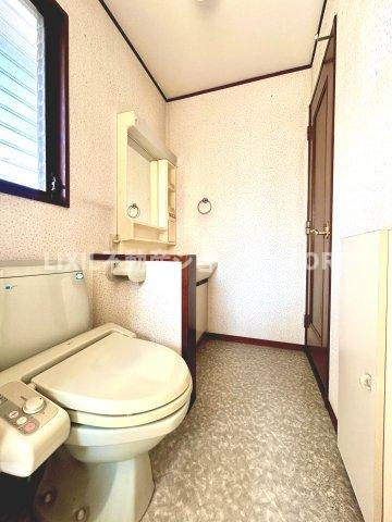 トイレスペースが1・2階にございますので、朝の混雑時に家族が分散して使用できます。