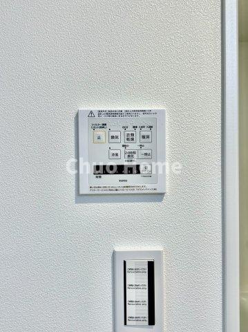 【浴室乾燥機】暖房・冷風・換気・乾燥が可能です。毎日を快適に過ごせるうれしい機能が揃っています。雨の日の洗濯物も安心です。