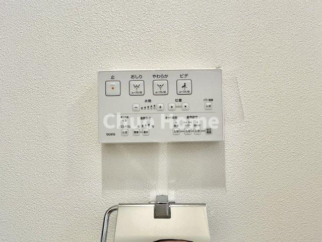 【ウォシュレット】清潔に使いたいお手洗いには最適な設備です。もちろんウォームレットも標準装備です。